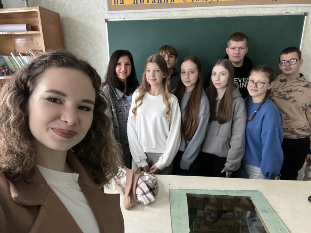 ЯК СУЧАСНІ ТЕХНОЛОГІЇ ДОПОМАГАЮТЬ ВИВЧАТИ АНГЛІЙСЬКУ МОВУ