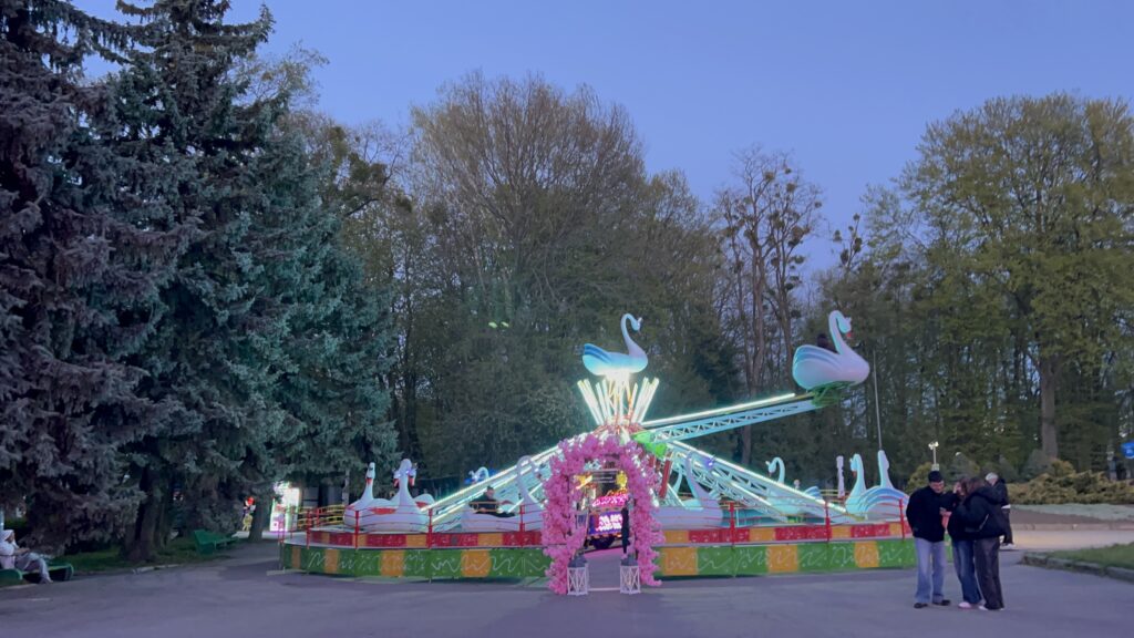 ЗАКАРПАТСЬКИЙ ЛУНА-ПАРК У ВІННИЦІ